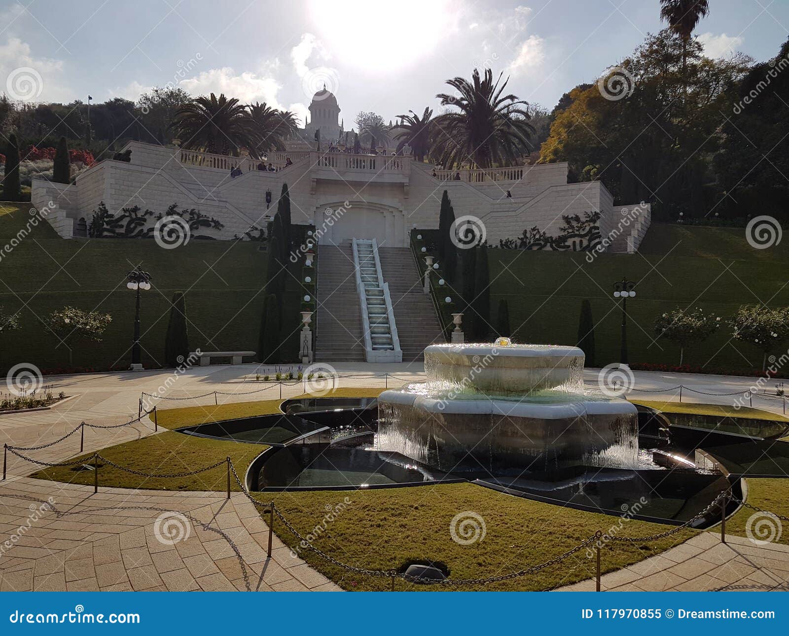 fountain of the bahÃÂ¡Ã¢â¬â¢ÃÂ­ gardens in haifa